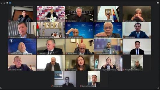 罗马诺在其专栏中谈到了阿劳霍的最新情况，他表示拜仁如果想在冬窗操作这笔转会将会非常艰难，球员在巴萨感到很开心。